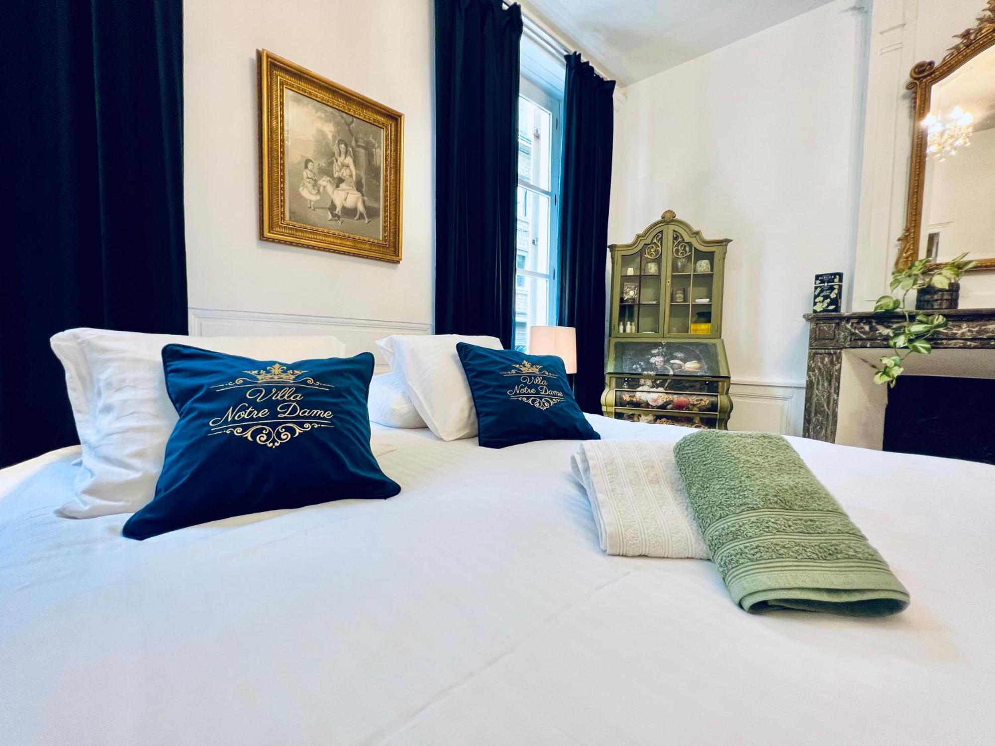 La Suite De Notre Dame Au Pied Du Chateau Fort Sedan Exterior foto